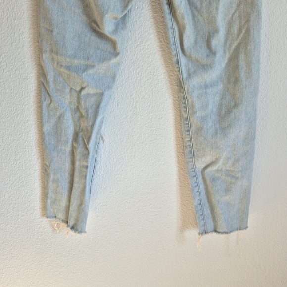 Levi's Jeans Women 25 Light Blue Distressed Button Fly Tapered Pants 100% Cotton - Picture 16 of 16